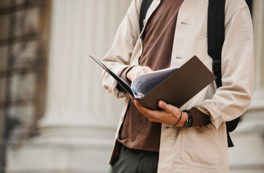 Rzeczpospolita: Wywiad z&nbsp;dr&nbsp;hab. Krzysztofem Koźmińskim, prof.&nbsp;UW&nbsp;na&nbsp;temat sytuacji byłych studentów Collegium Humanum